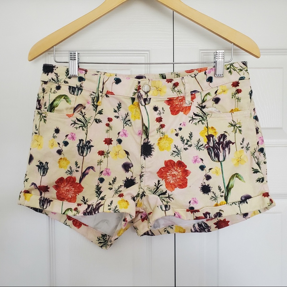 H&M Cream Floral Shorts